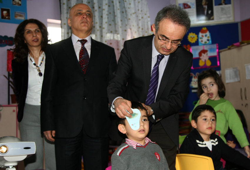 KARDEŞ OKULUMUZDA MİNİK ÖĞRENCİLERE GÖZ TARAMASI YAPILDI