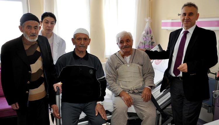 3 ANEVRİZMA HASTASINA SUNİ DAMAR TAKILDI