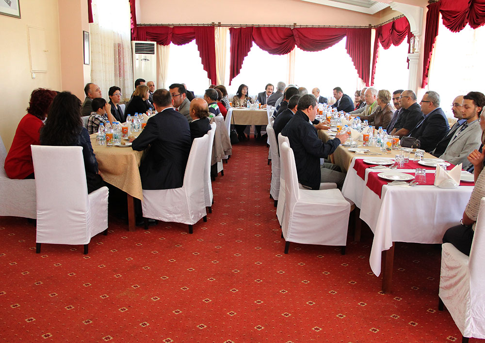 REKTÖRÜMÜZ, BAYRAMLAŞMA PROGRAMLARINA KATILDI